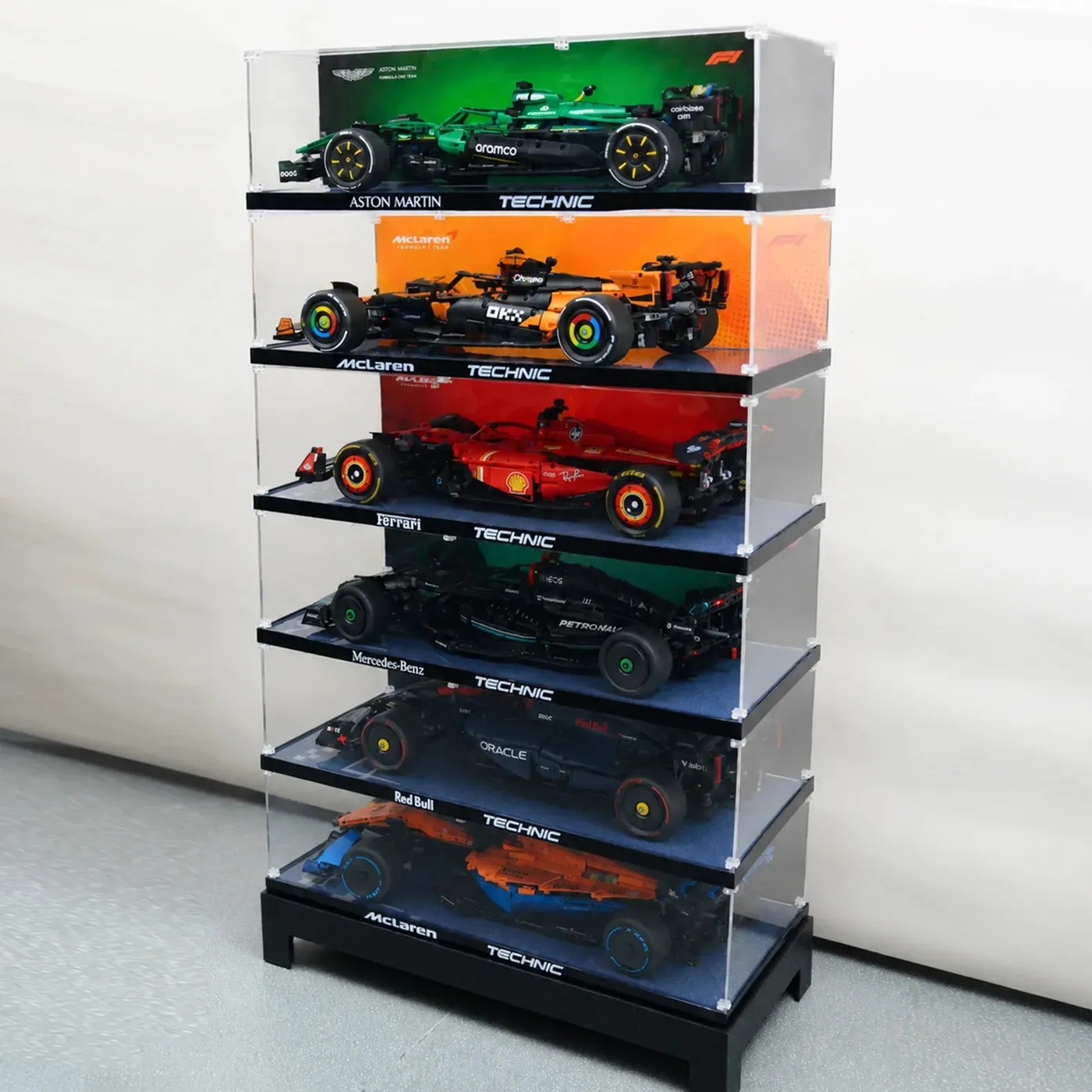 Vitrine für LEGO Technic™ Aston Martin Aramco AMR25 F1® Car 42240 — 10