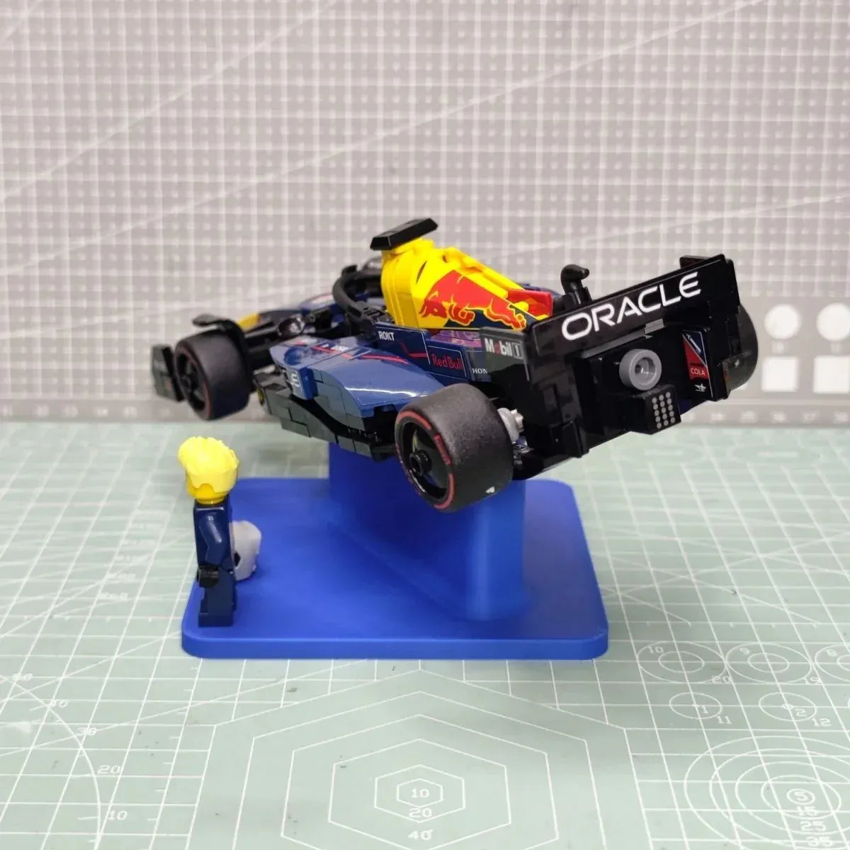 Display Stand for LEGO Speed Champions Oracle Red Bull Racing F1 Car — 3