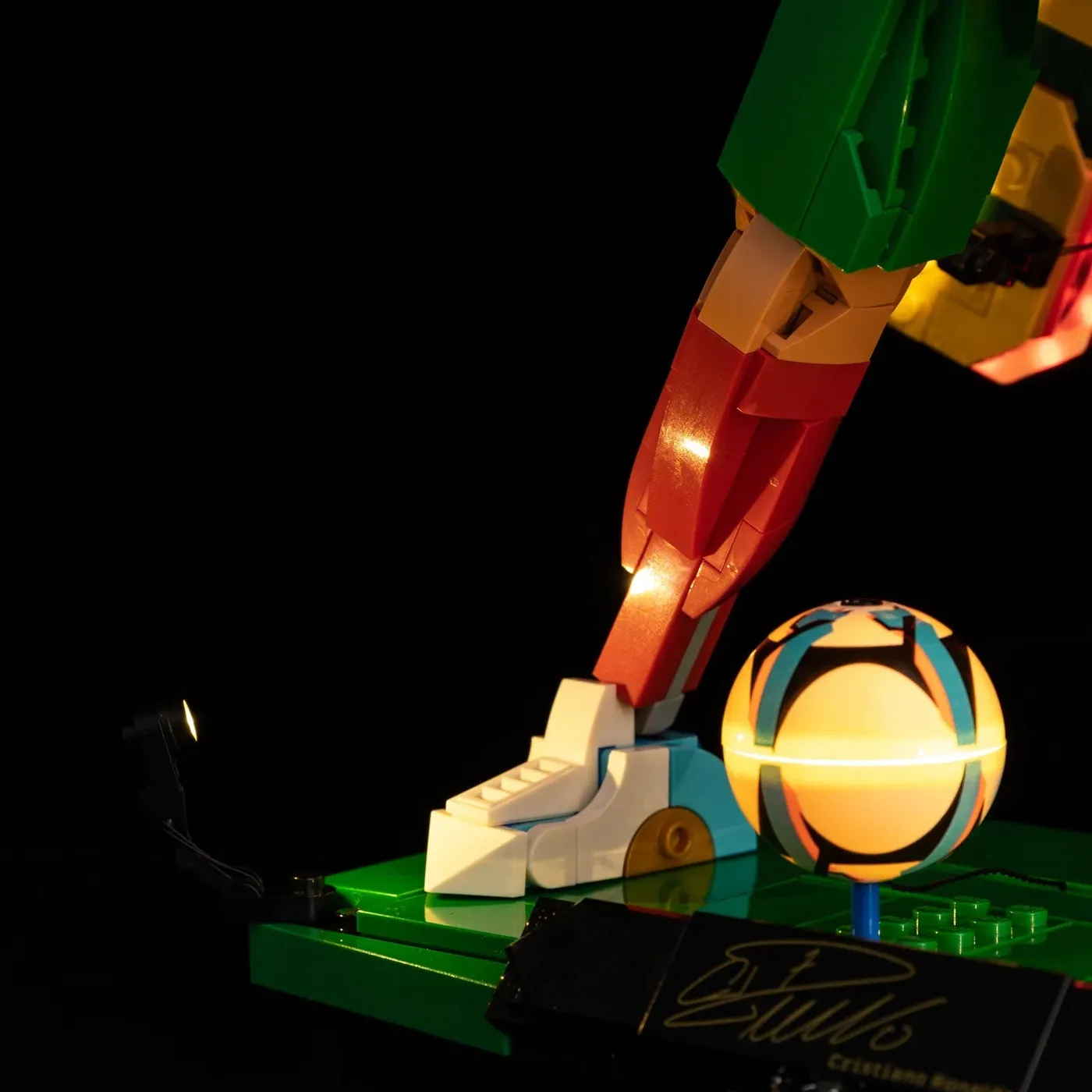 Premium apšvietimo rinkinys, suderinamas su LEGO® Editions Cristiano Ronaldo – Soccer Legend 43016 — 18