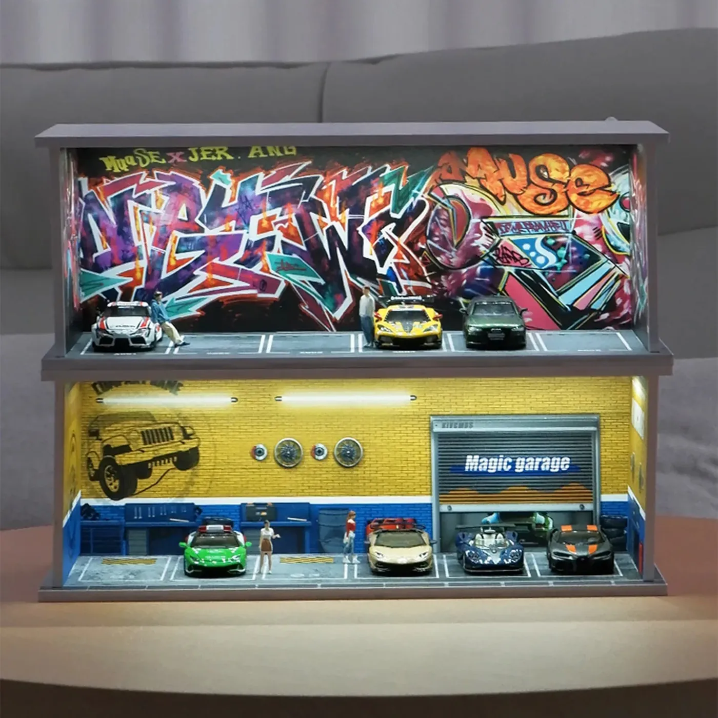 Exklusiv stapelbar monter med garagediorama för samlingar av pressgjutna minibilar i skala 1:64 — 3