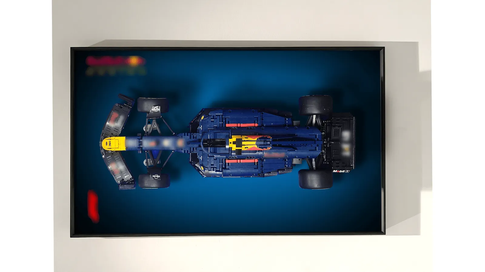 Vi presenterar vår väggdisplay för LEGO Oracle Red Bull Racing RB20 F1 Car 42206 – fira hastighet, innovation och excellens