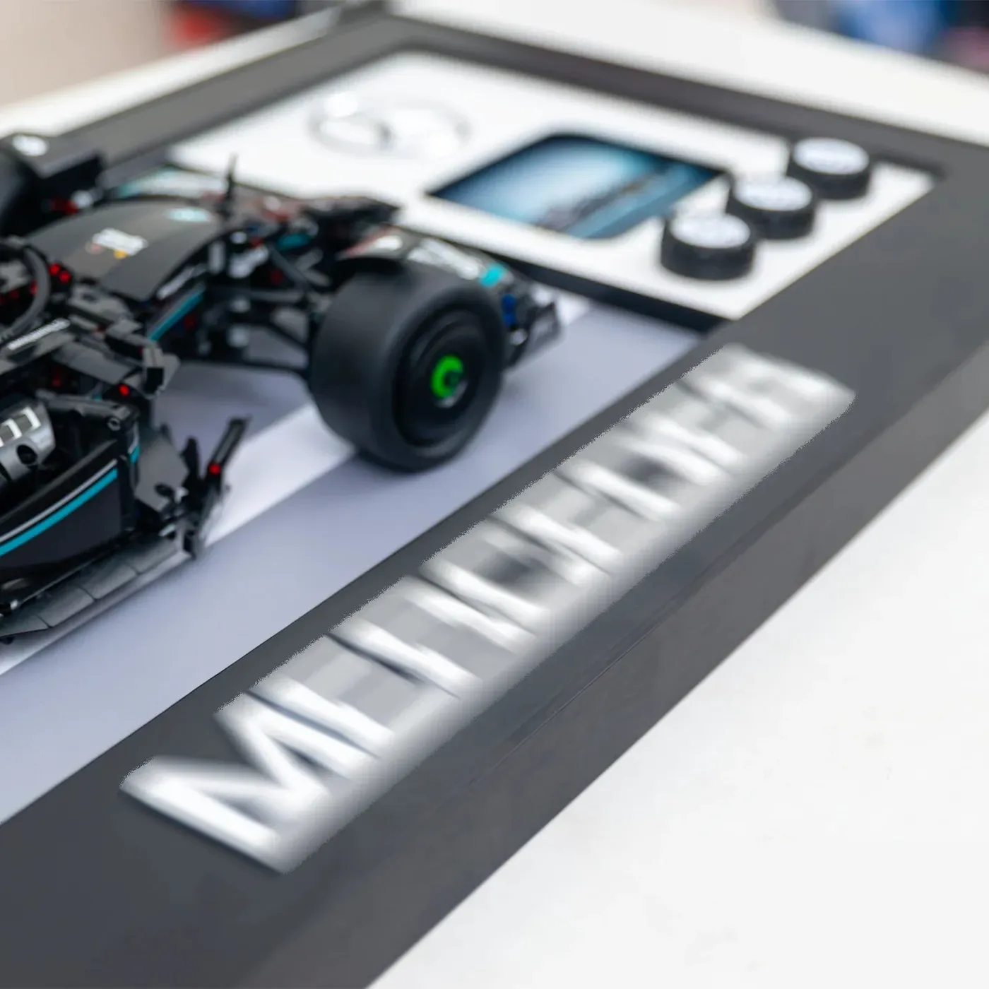Sieninis eksponavimo rėmas LEGO® Technic™ Mercedes-AMG F1 W14 E Performance 42171 — 5