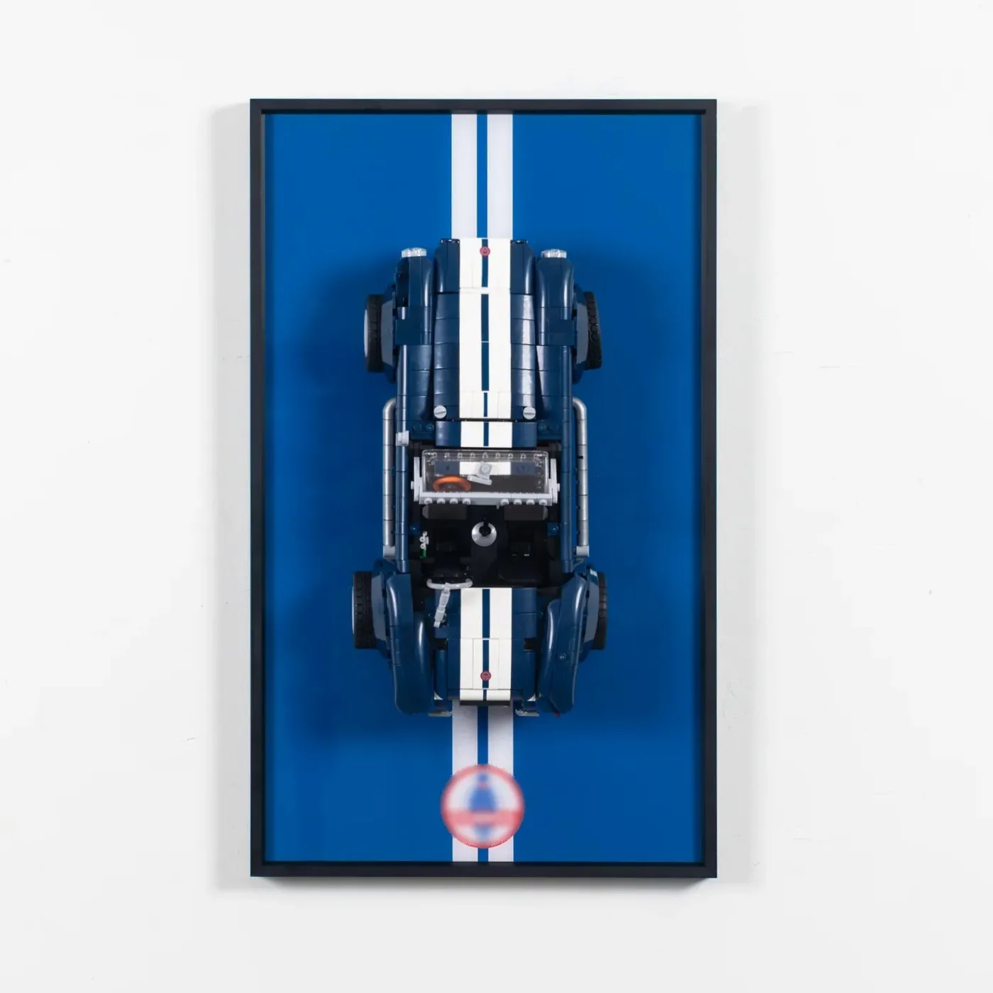 Sieninis eksponavimo rėmas, suderinamas su LEGO® Icons Shelby Cobra 427 S/C 10357