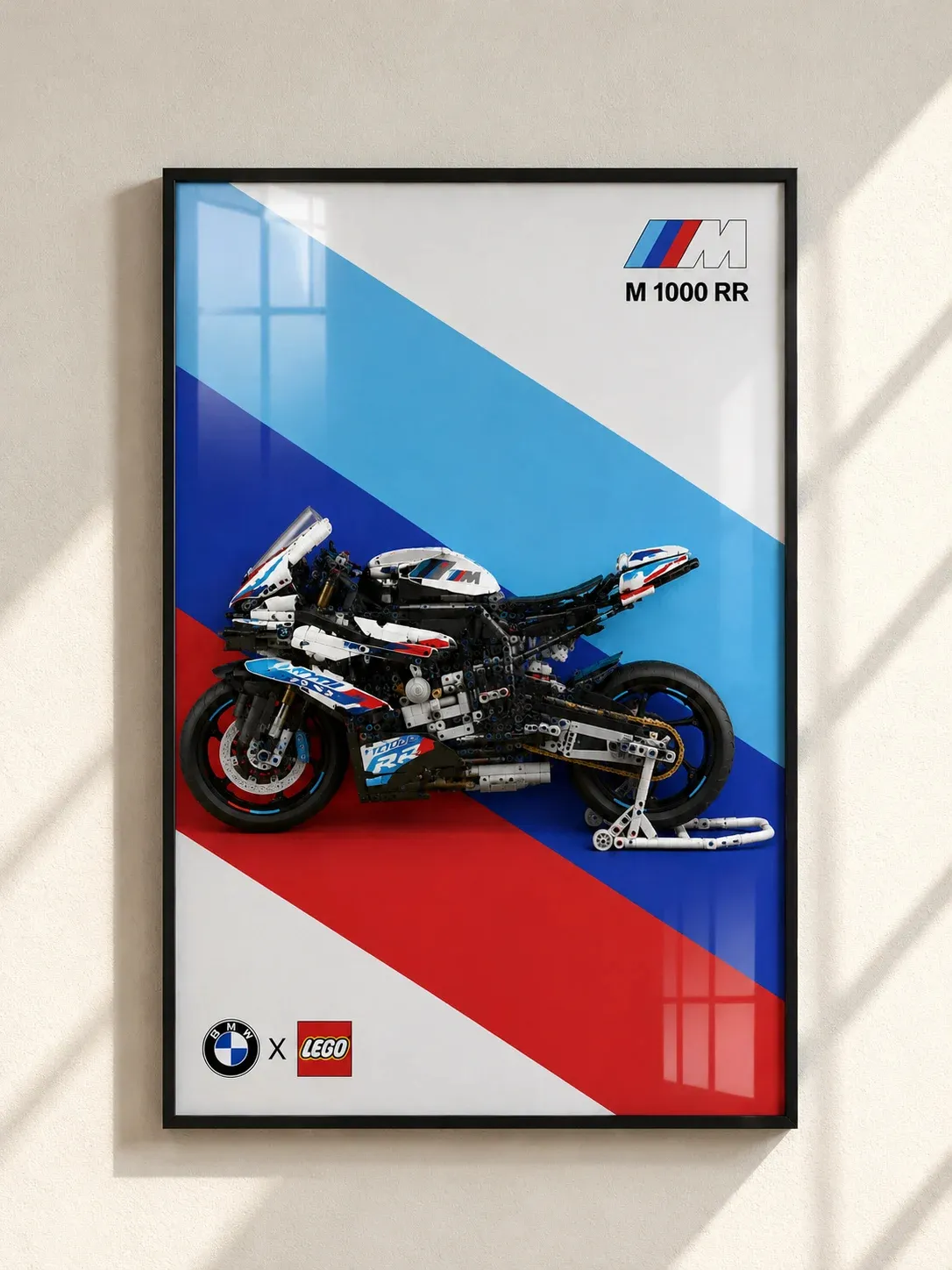 Vertikale Wand-Displayhalterung für das LEGO® 42130 Technic™ BMW M 1000 RR Motorrad