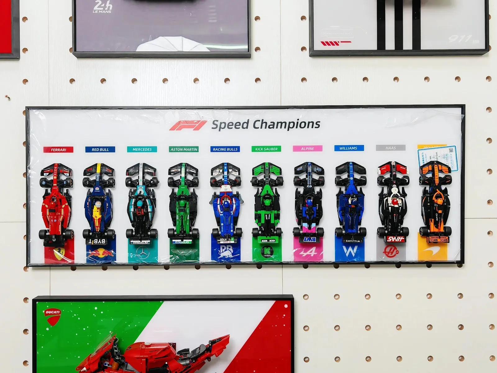 LEGO Speed Champions 2025 F1 serija: 10 legendinių bolidų ir jų istorijos