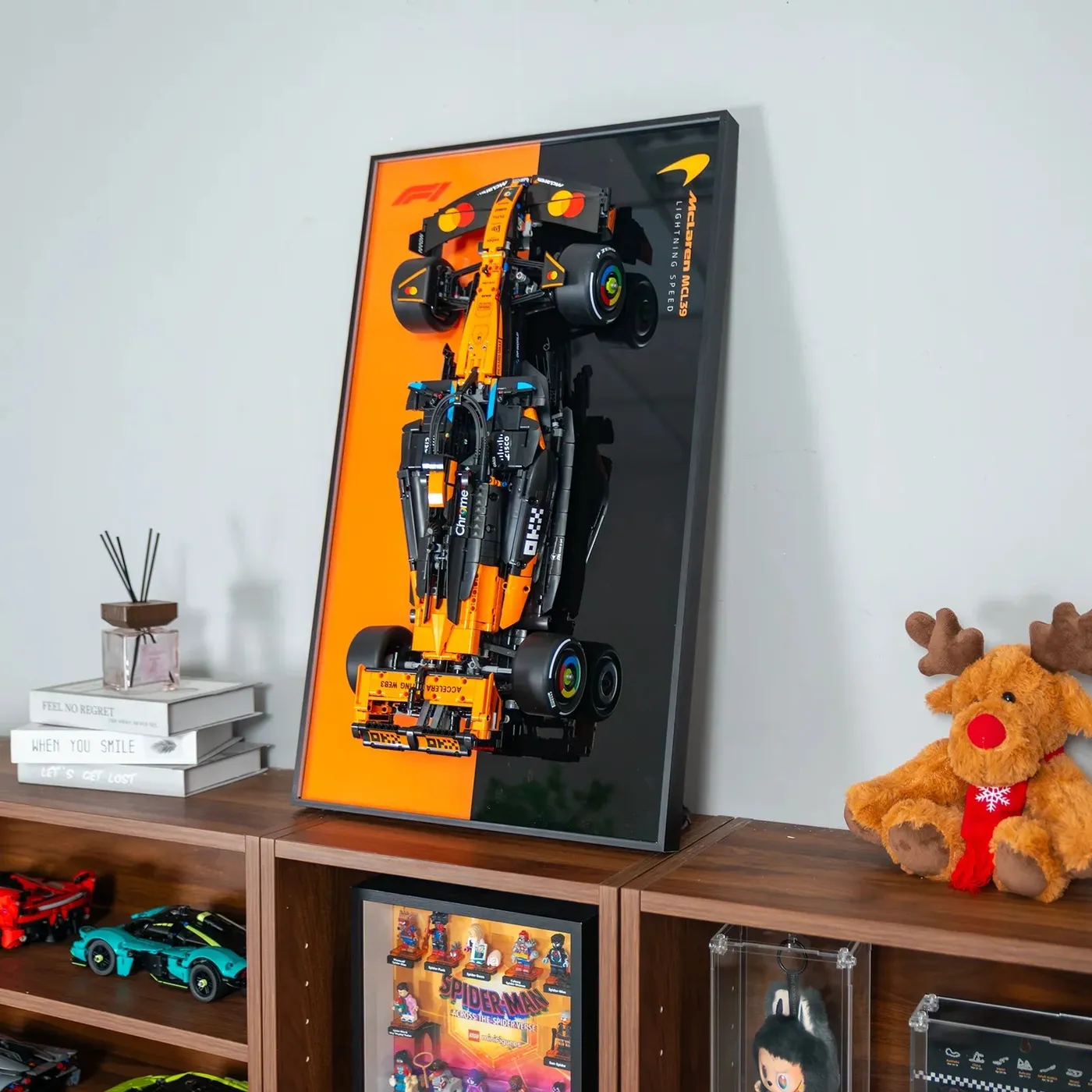 Premium sieninis eksponavimo rėmas, skirtas LEGO Technic McLaren MCL39 F1 Car (42228) — 11