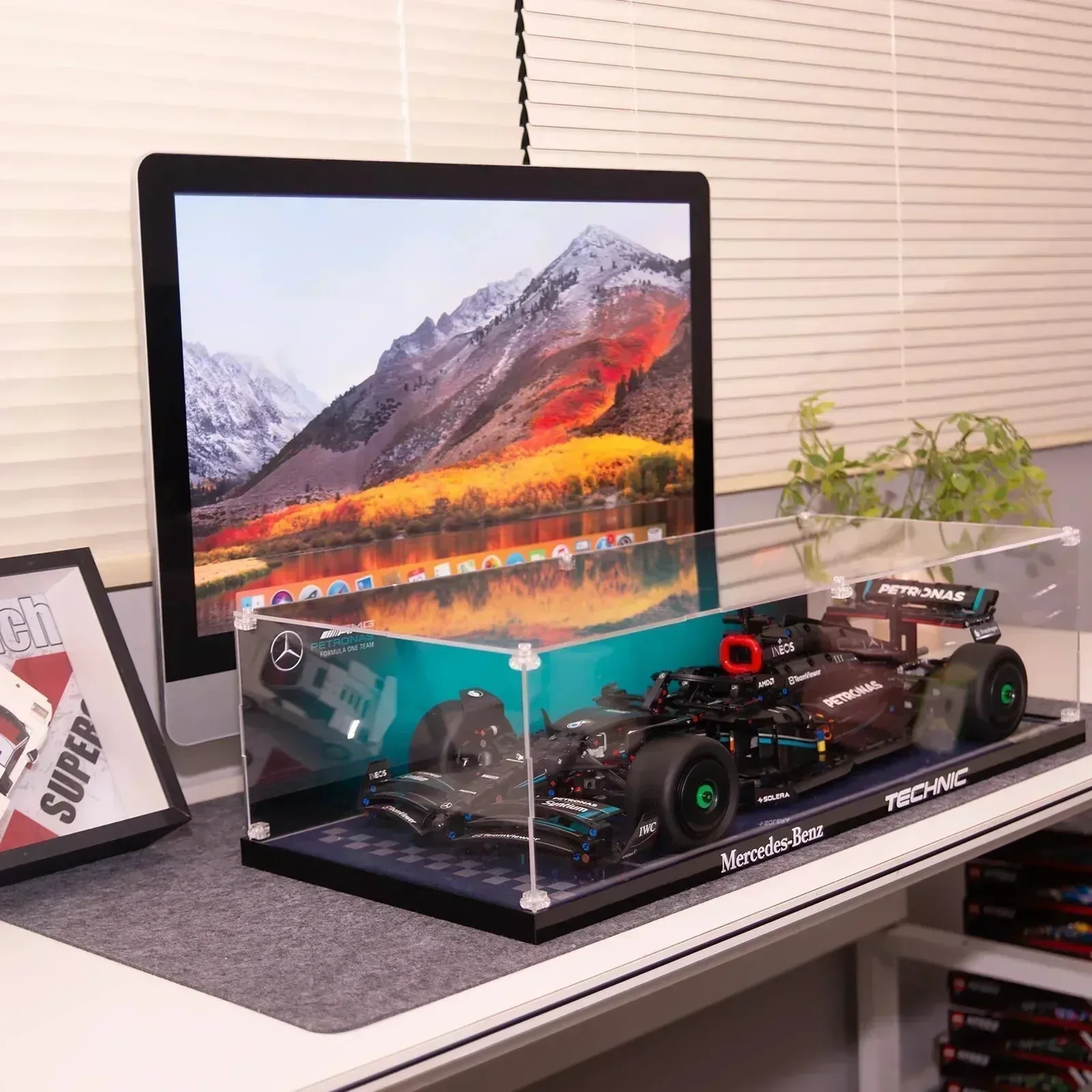 Display case for LEGO Formula 1™ car (1 :8 scale) 42207, 42206, 42141, 42171 - KABO