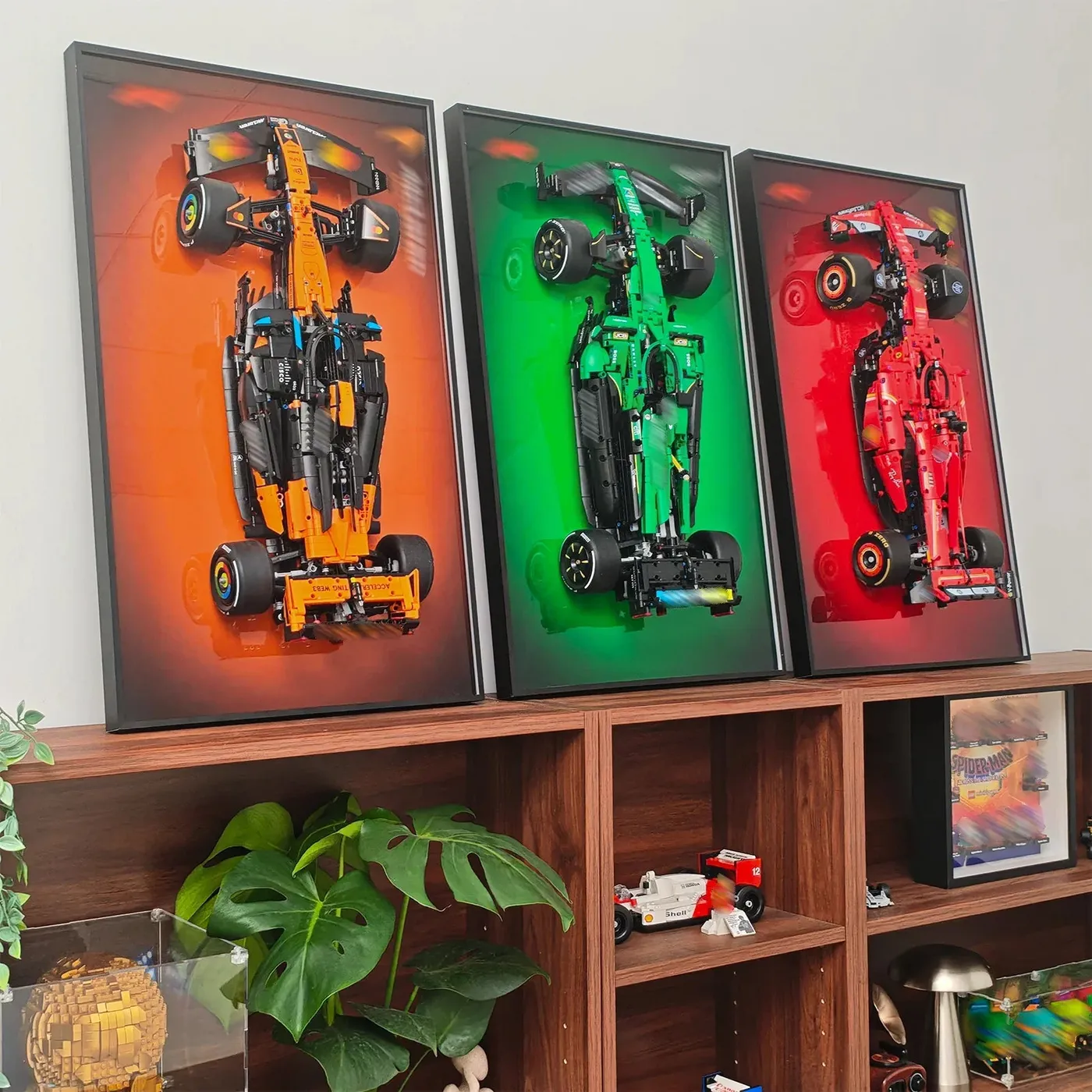 Sieninis eksponavimo rėmas LEGO Technic™ Aston Martin Aramco AMR25 F1® Car 42240 — 19
