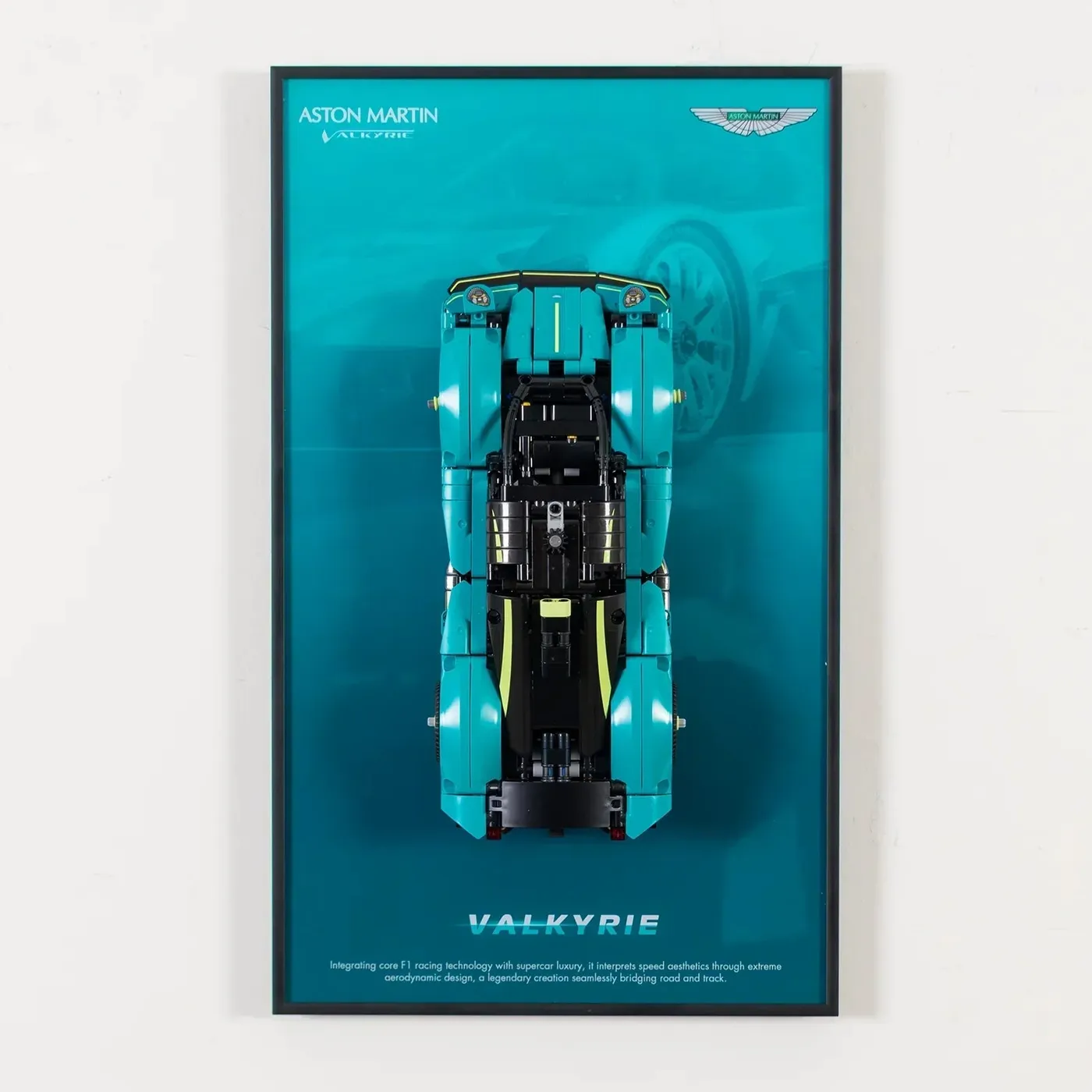 Displayram LEGO Technic Aston Martin Valkyrie 42208