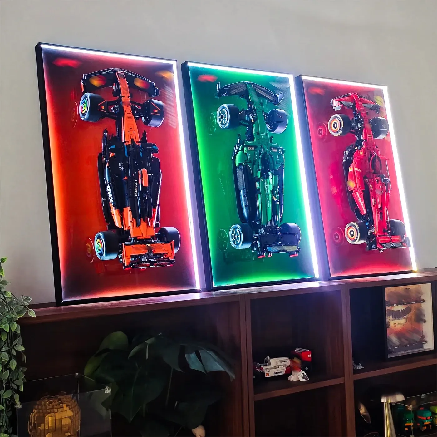 Sieninis eksponavimo rėmas LEGO Technic™ Aston Martin Aramco AMR25 F1® Car 42240 — 18