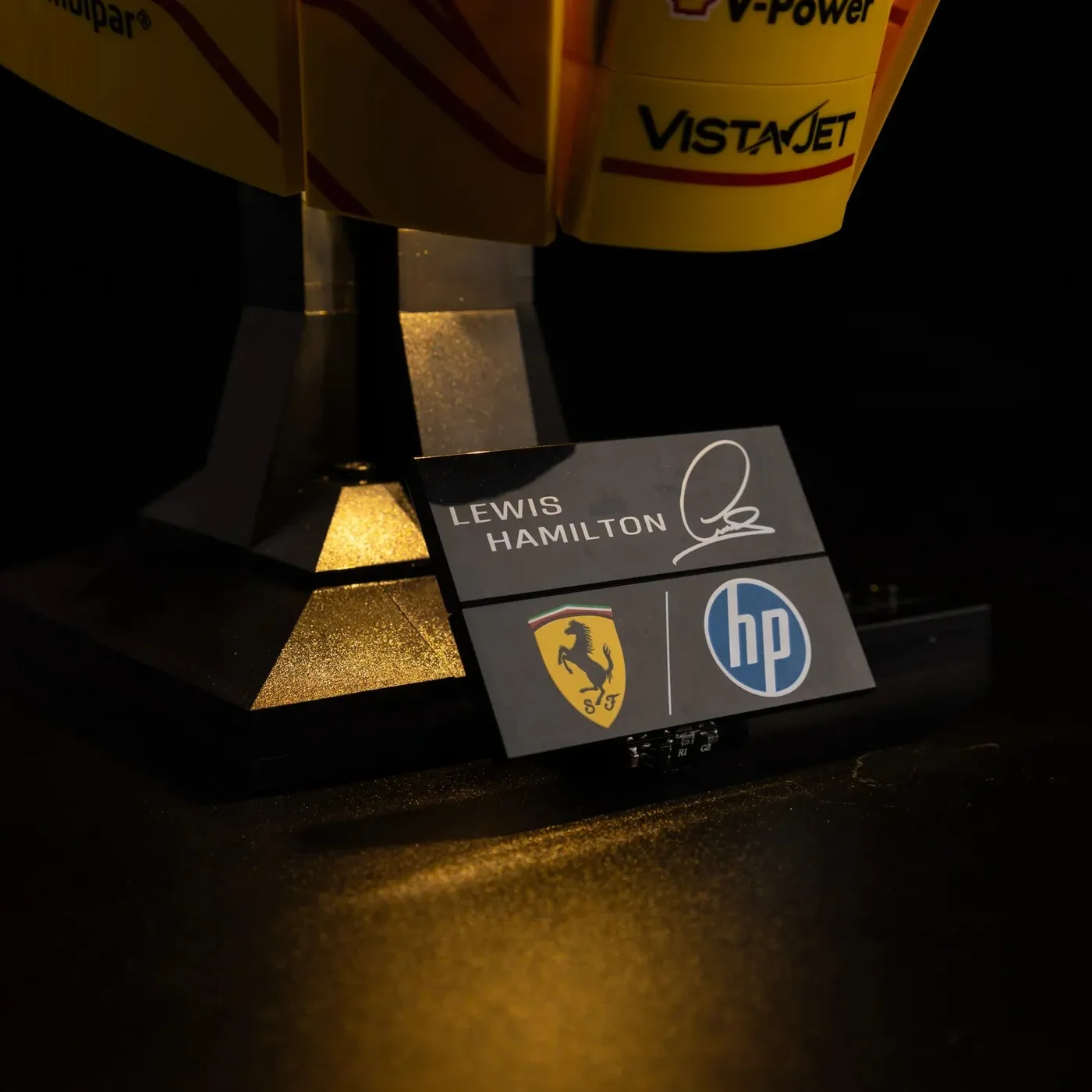 Premium belysningskit kompatibel med LEGO® Editions Scuderia Ferrari HP Lewis Hamilton Helmet 43022 — 8