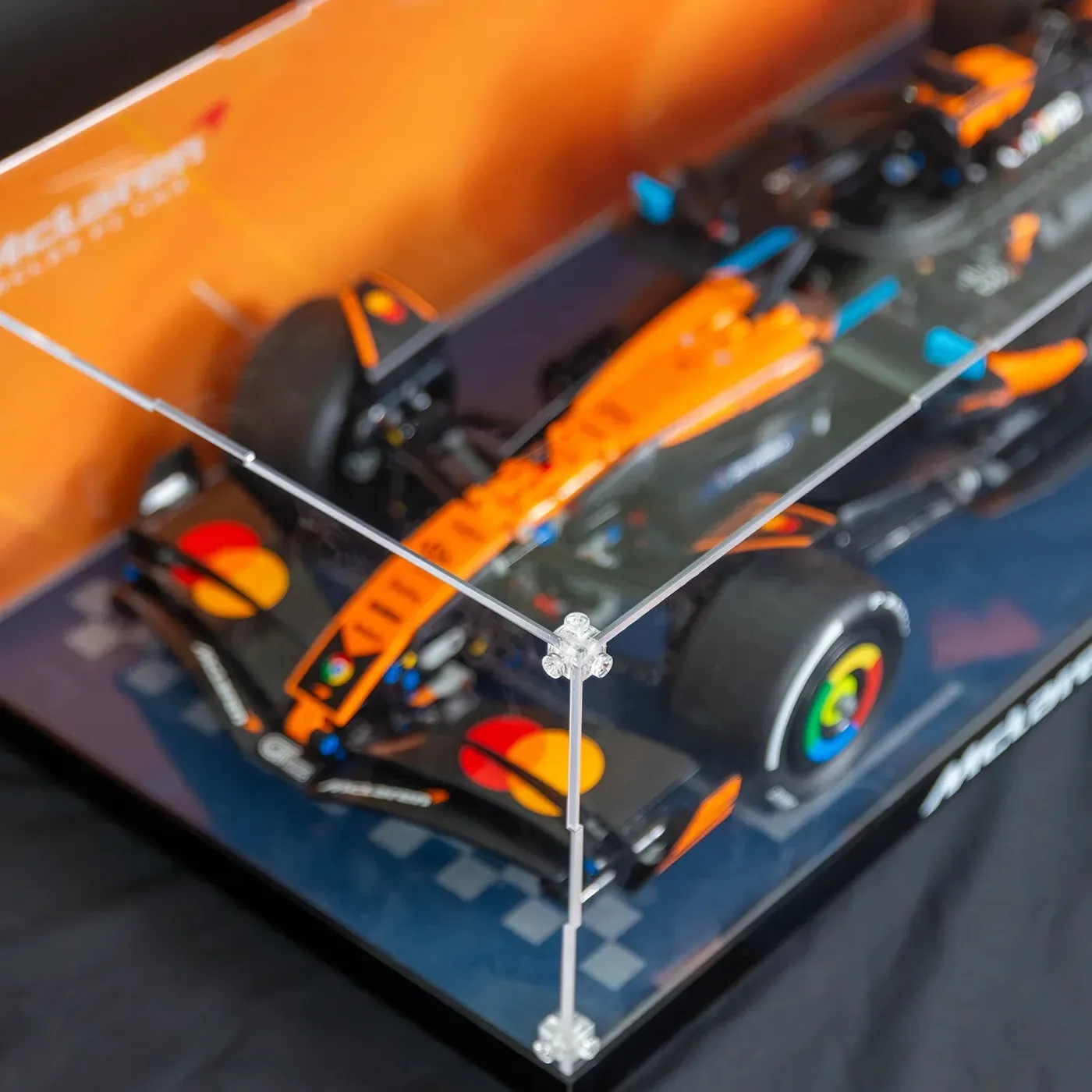 Premium eksponavimo dėžė, suderinama su LEGO® Technic™ McLaren MCL39 F1® Race Car 42228 — 6