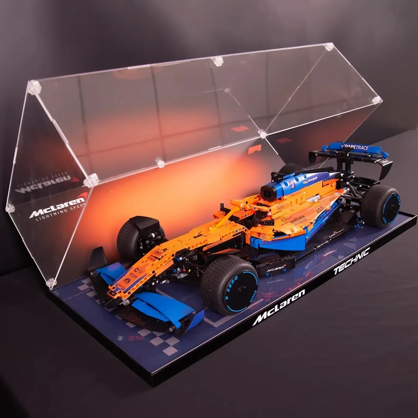 Monter för LEGO Formula 1™-bil (skala 1 :8) 42207/42206/42141/42171/42240/42228 — 32