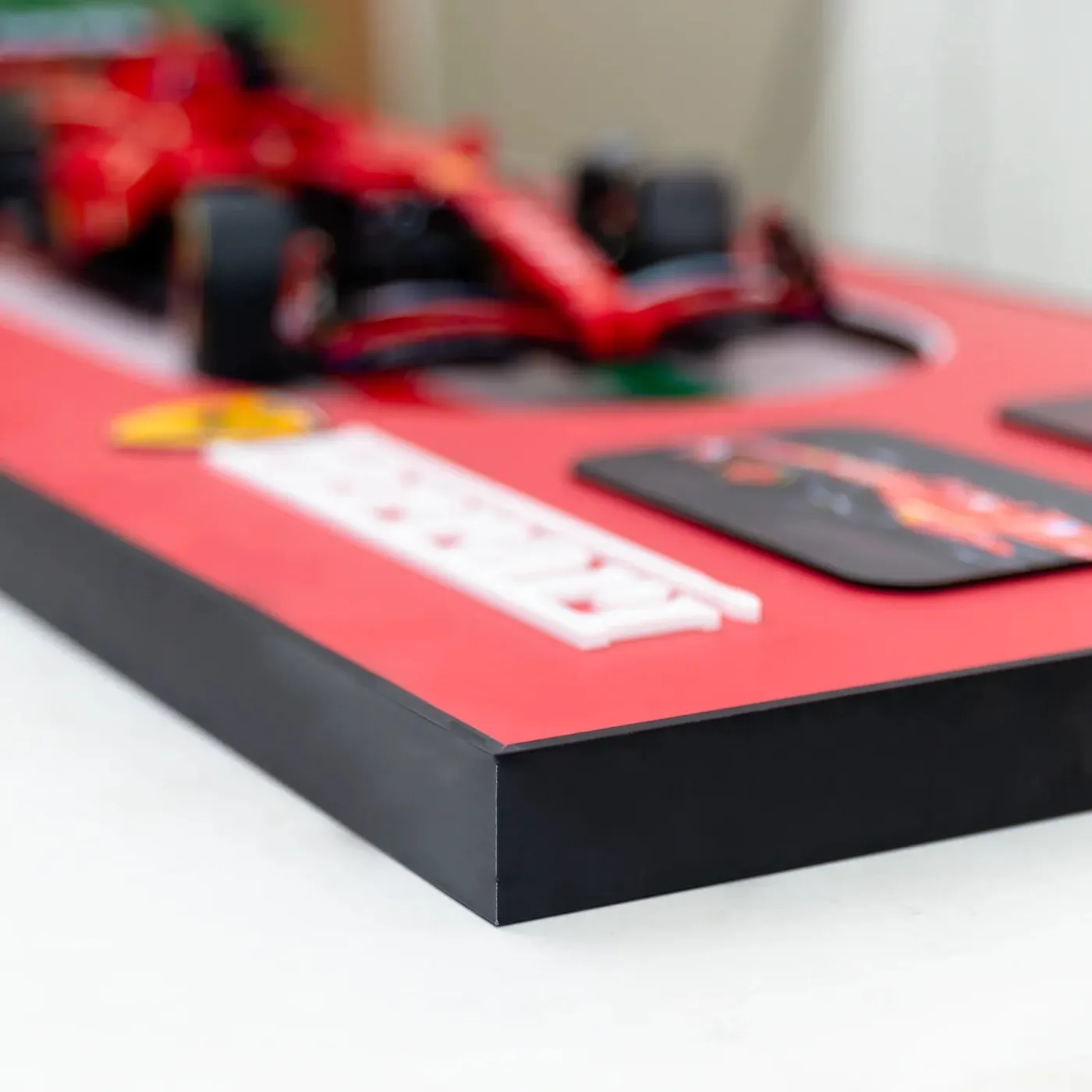 Väggmonterad displayram för LEGO® Technic™ Ferrari SF-24 F1 Car 42207 — 4