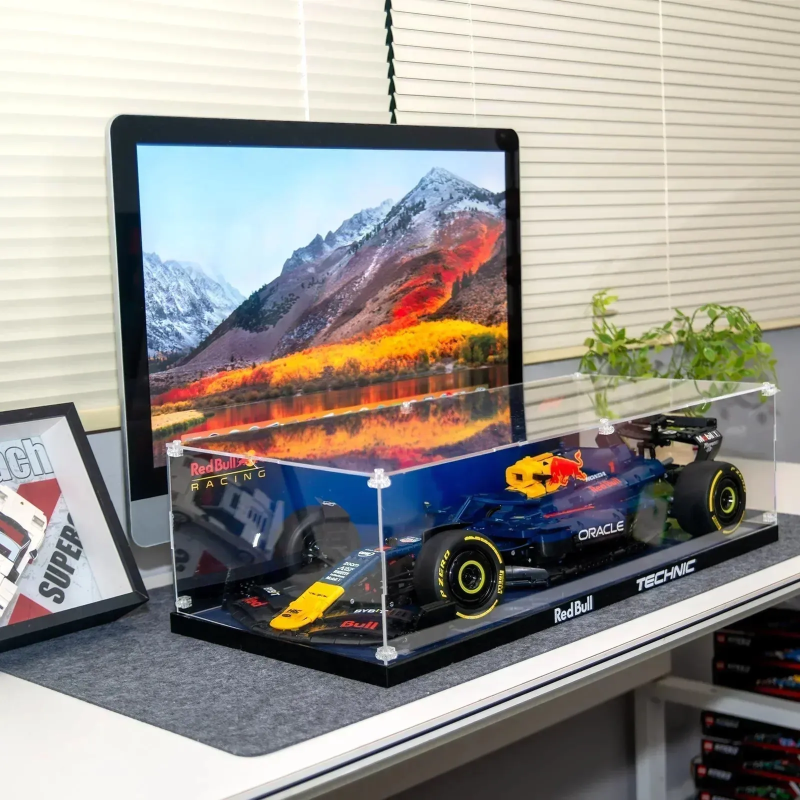 Display case for LEGO Formula 1™ car (1 :8 scale) 42207, 42206, 42141, 42171 - KABO