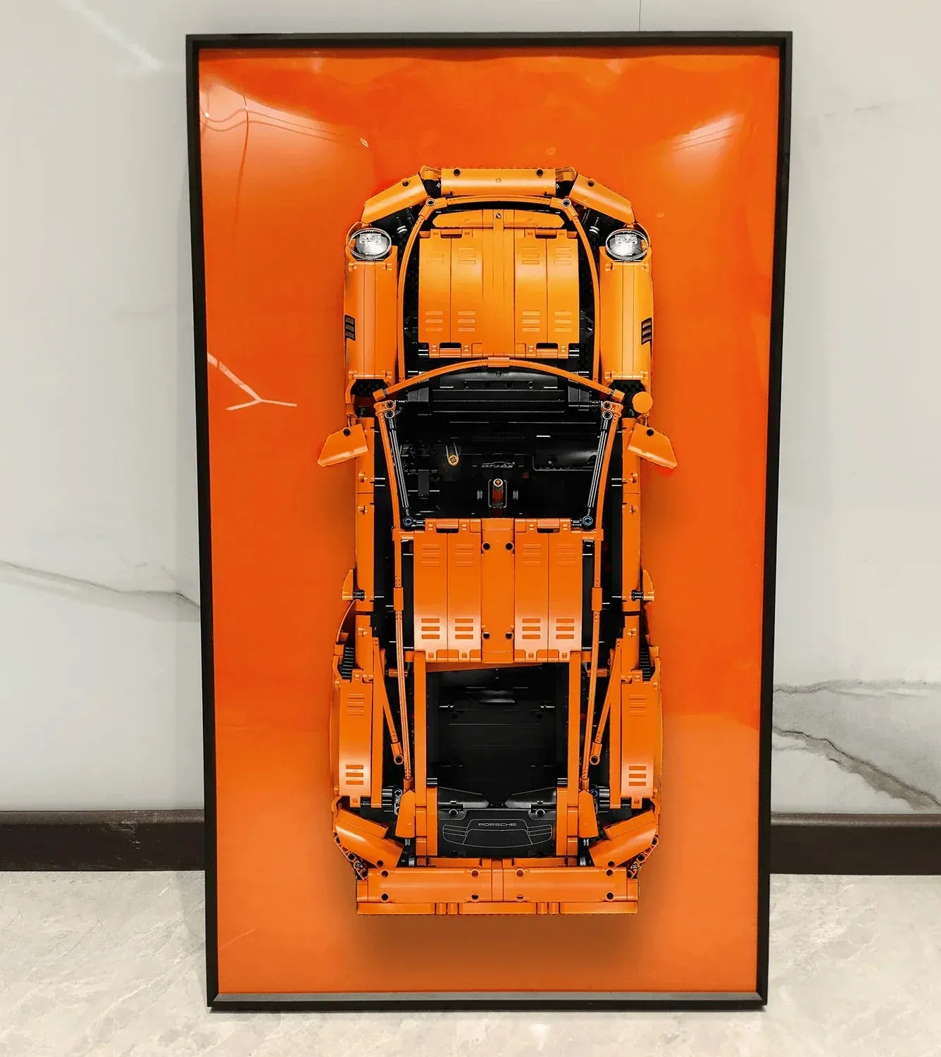 Sieninis eksponavimo rėmas LEGO Technic 42056 automobiliui Porsche 911 GT3 RS — 3