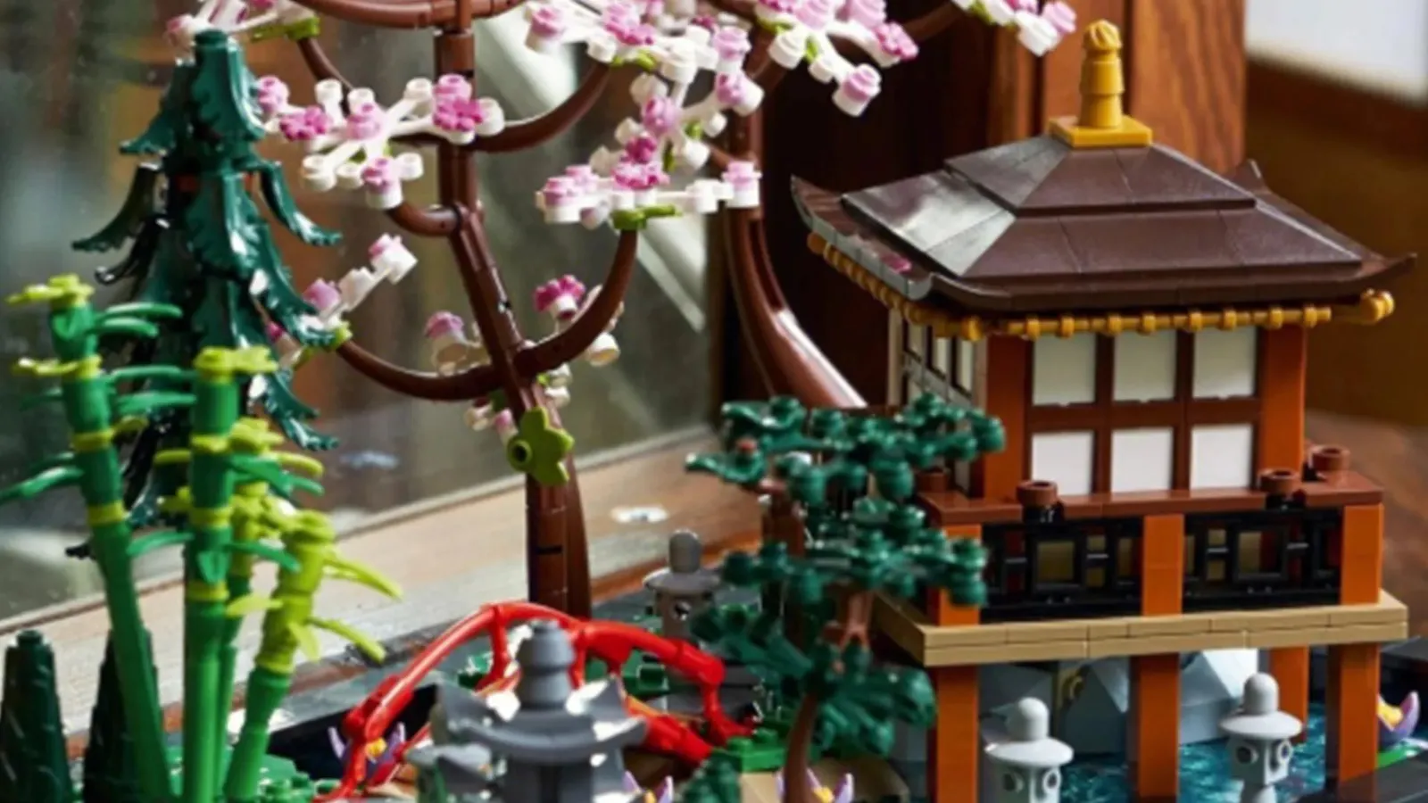 LEGO 10315 Zen Garden: Chinese Courtyard Art Built in Bricks