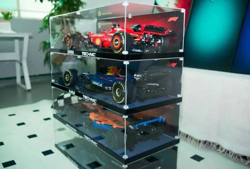 LEGO F1 1:8 eksponavimo dėžė: kodėl akrilo kokybė svarbu
