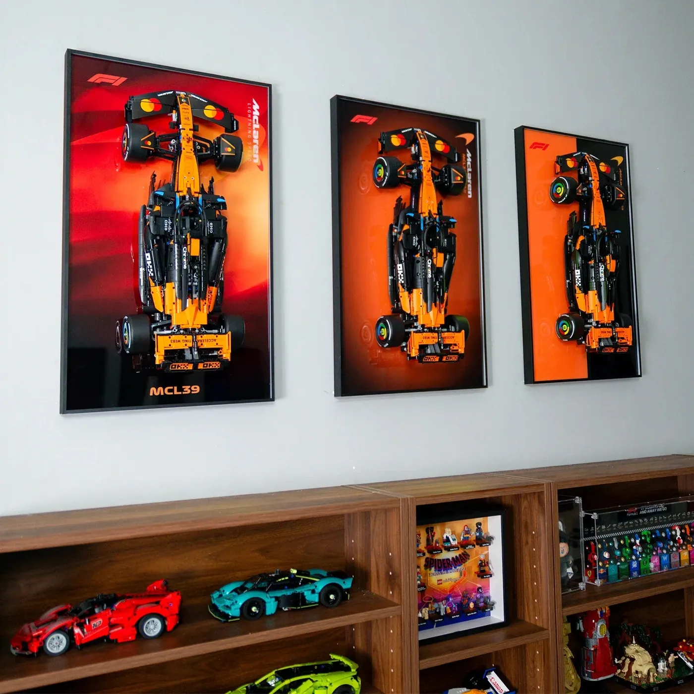Premium sieninis eksponavimo rėmas, skirtas LEGO Technic McLaren MCL39 F1 Car (42228) — 20