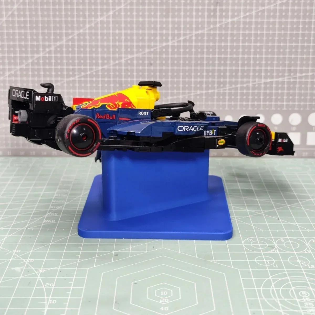 Display Stand for LEGO Speed Champions Oracle Red Bull Racing F1 Car — 4