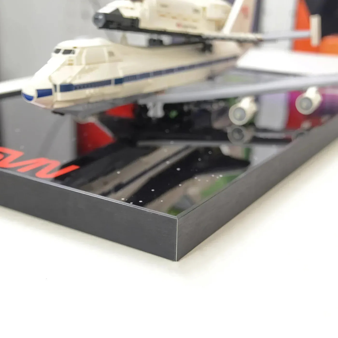 Sieninis eksponavimo rėmas LEGO Icons Shuttle Carrier Aircraft 10360 — 3