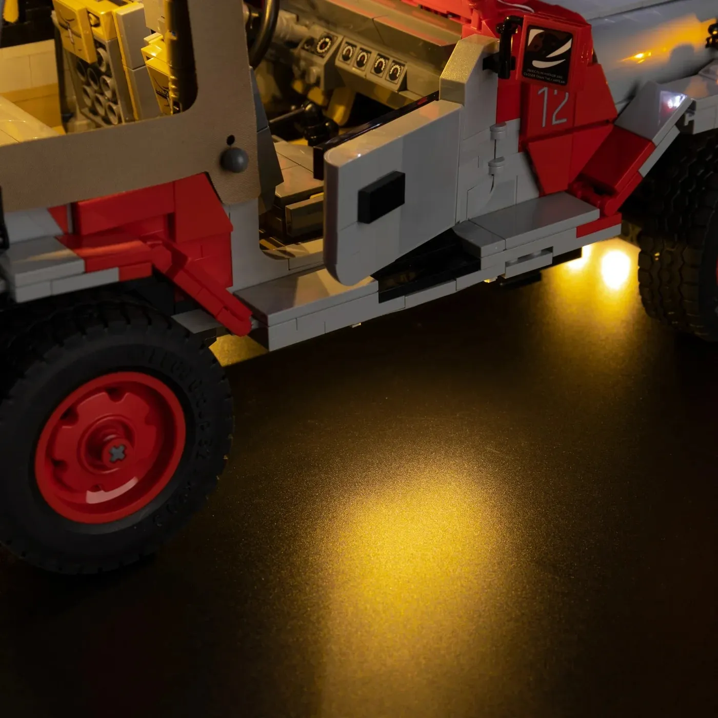 Premium-Beleuchtungsset kompatibel mit LEGO® Jurassic World™ Jurassic Park Jeep® Wrangler 77984 — 25