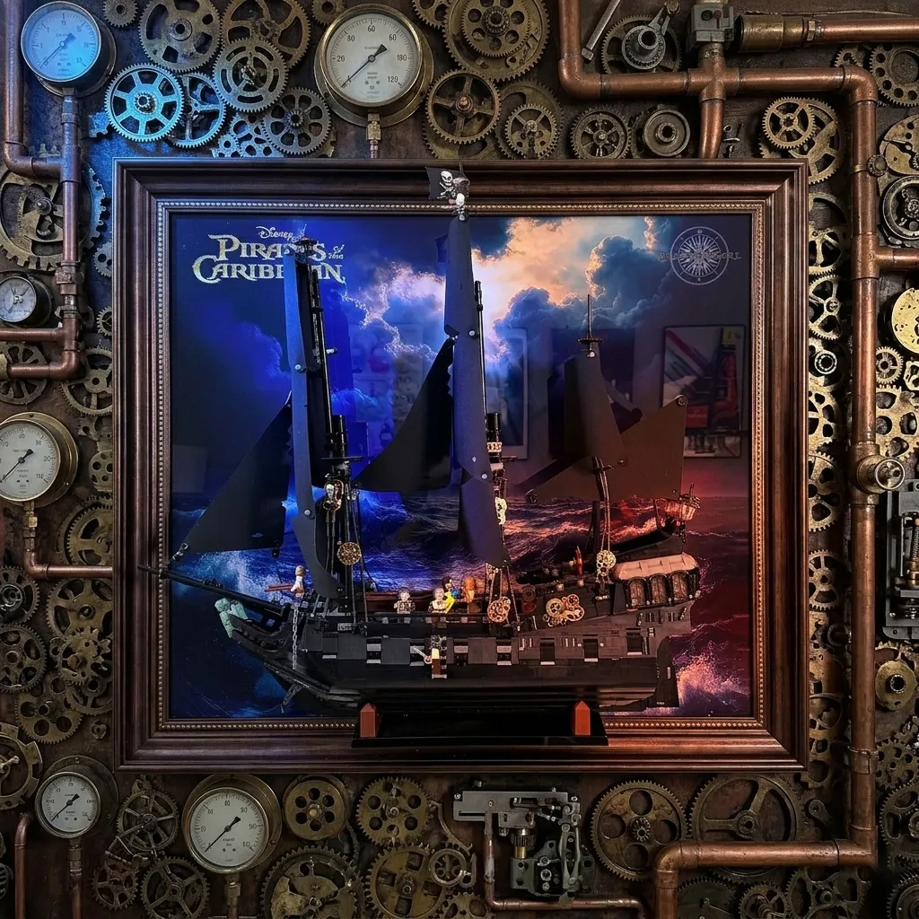 LEGO® Icons 10365 Black Pearl: Häng upp ditt skepp i en trä-väggram