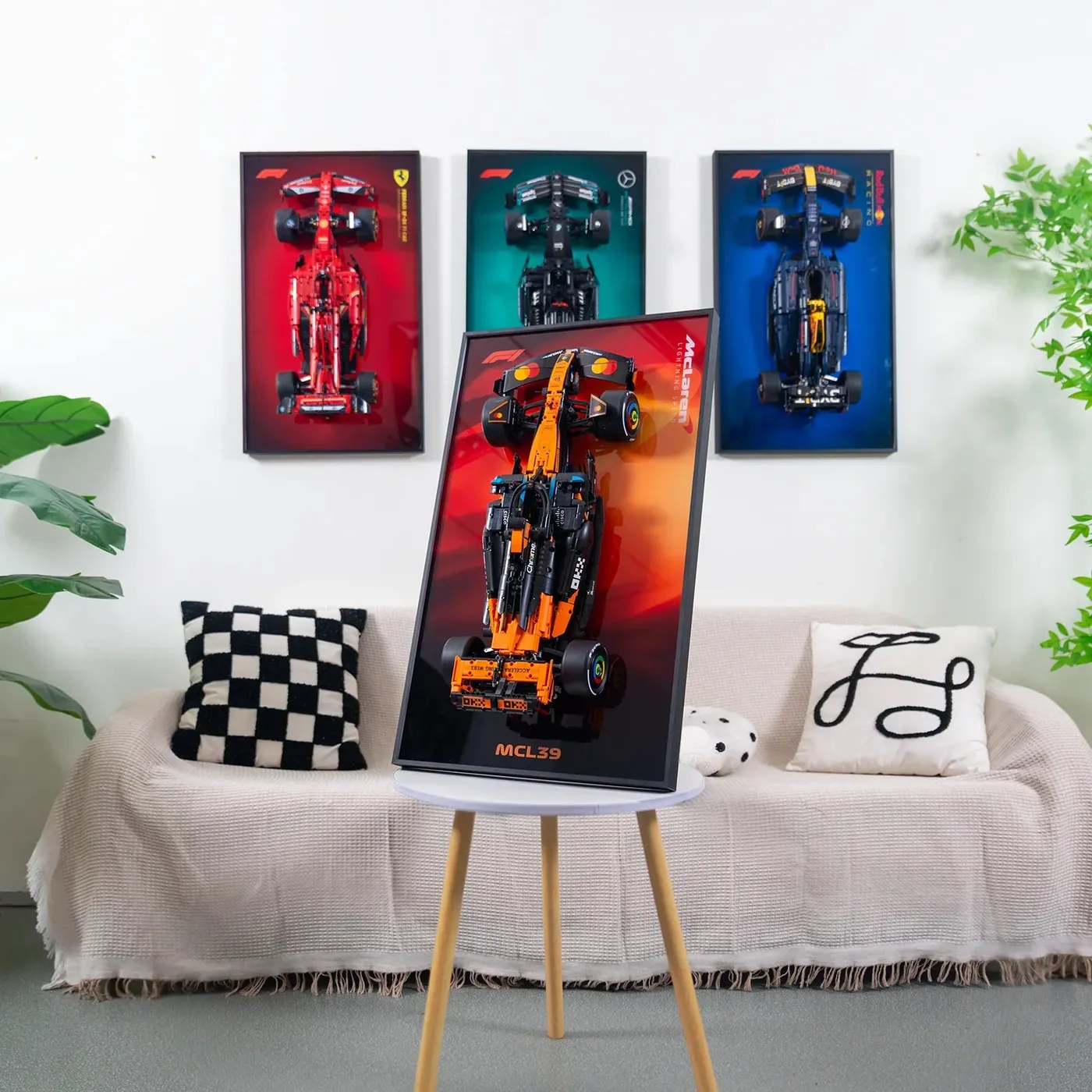 Premium sieninis eksponavimo rėmas, skirtas LEGO Technic McLaren MCL39 F1 Car (42228) — 4