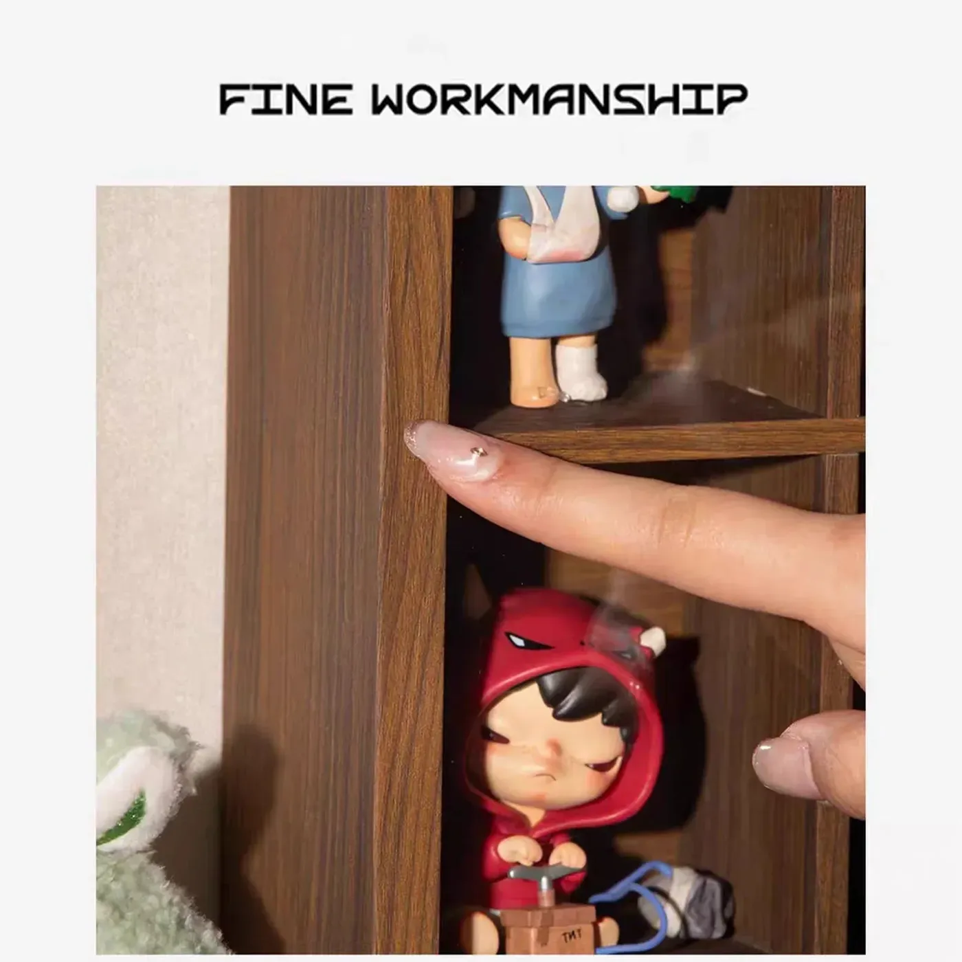 Serie hölzerner Vitrinenschränke — 8
