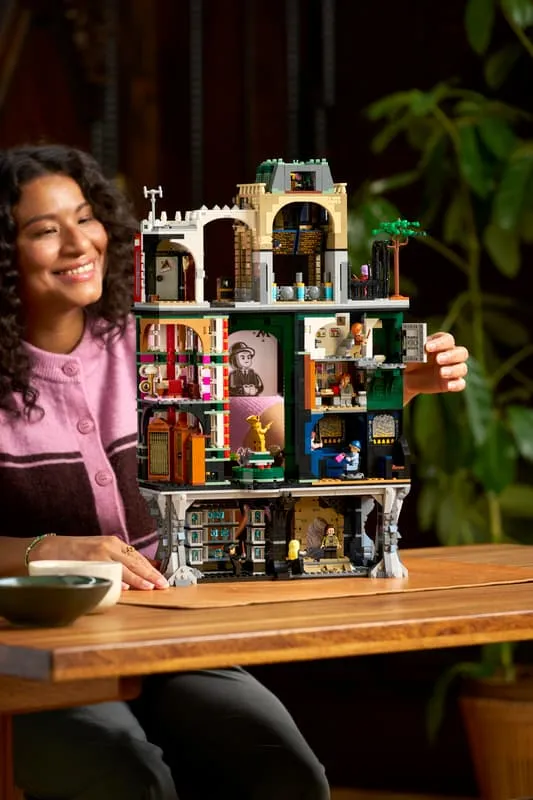 Detailed LEGO Ministry of Magic 76476 collectible display