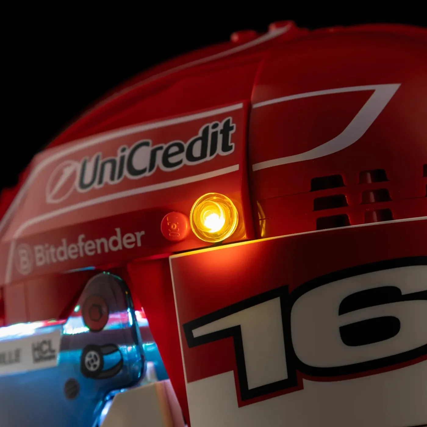 Zestaw oświetlenia Premium kompatybilny z LEGO® Editions Scuderia Ferrari HP Charles Leclerc Helmet 43014 — 24