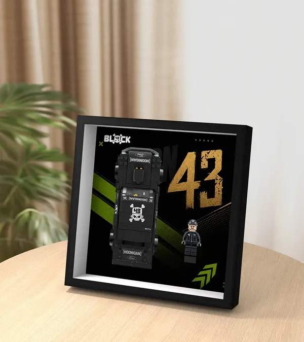 Wand-Displayrahmen für LEGO Speed Champions Ken Block's '65 Ford Mustang Hoonicorn V1 77262